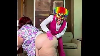 La Prima Volta Di Natalie Al Circo Porta A Un'Avventura Selvaggia E Kinky Con Un Clown