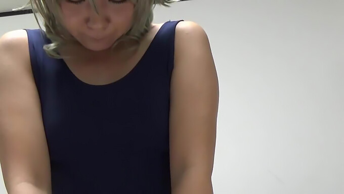 POV video japonského amatérského cosplayera 586