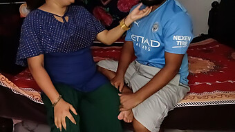 Encuentro Caliente De La Tía Desi Con Un Joven Amante