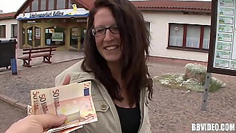 Mujer Alemana Voluptuosa Se Dedica A La Actividad Sexual Para El Pago