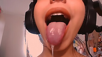 Schlampige Ahegao-Zusammenstellung Mit Internet-Schönheiten Und Spuckfetisch