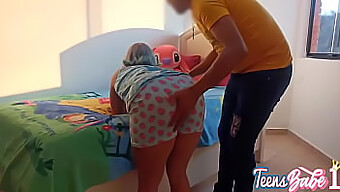 Mi Padrastro Me Sorprende En Mi Habitación Y Nos Involucramos En Sexo Apasionado