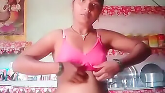 Indian Aunty Captures Naked Selfie For Your Pleasure