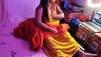 Chương Trình Camera Bí Mật Của Desi Bhabhi Phơi Bày Mong Muốn Được Chú Ý Của Cô Ấy