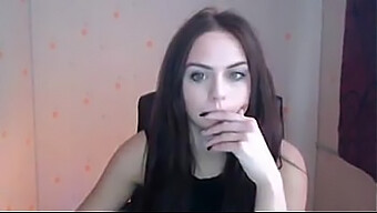 Ženy dosahují orgasmu na webkameře na hot8cams.com