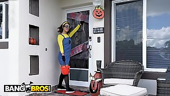 Sorpresa de Halloween de Evelin Stone: una big dick escondida en calabaza