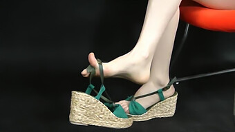 Watch Asian Feet In Wedge Sandals Get Zoomed In On