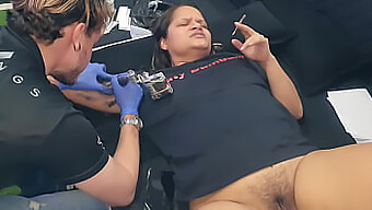 Esposa Amadora Troca Sexo Por Tinta De Um Tatuador