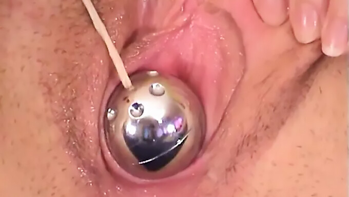 Masturbándome con un gran consolador y doble penetración