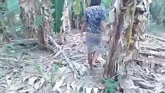 18-Year-Old Indian Girl Enjoys Jungle Sex With European Lover