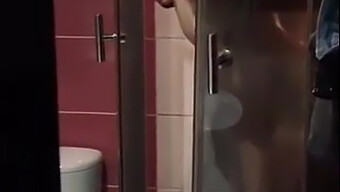 Amerikanische Blondine Wird In Hausgemachtem Video Unter Der Dusche Gefickt