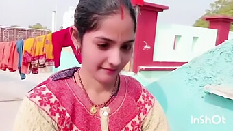 L'Adolescente Indienne Reshma Bhabhi Rase Son Espace Privé Dans Un Cadre De Village