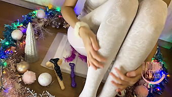 Russischer Teenager Masturbiert Während Der Weihnachtszeit