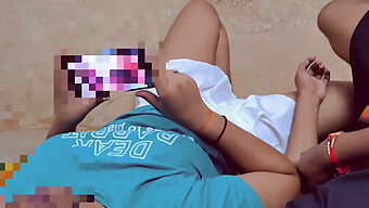 Suman, Una Chica India, Es Sorprendida Viendo Porno Por Su Hermanastro Y Es Propuesta Para Tener Sexo