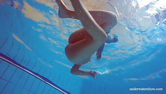 Young Brunette Teen Sans Swimsuit In Pool