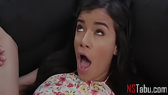 الرجل العجوز سافانا سيكس يحصل لها كس أصلع مارس الجنس من الصعب