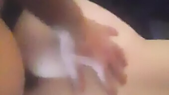 Petite Amie Adolescente Éjacule Pendant Un Sexe Anal Brutal Avec Une Grosse Bite