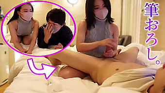 Amatérský Japonský Teenager Dává Svůj První Handjob A Několikrát Stříká