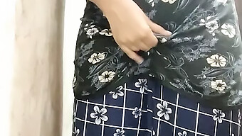 Indian Aunty'S Homemade Solo Session Showcases Her Seductive Figure